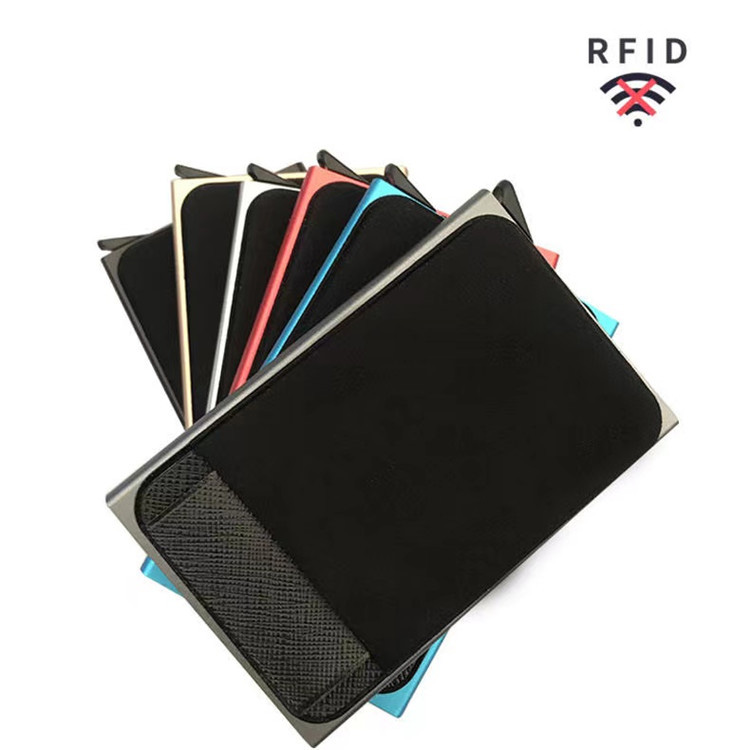 Carteira de alumínio RFID pop-up automática com bolsa traseira com elasticidade